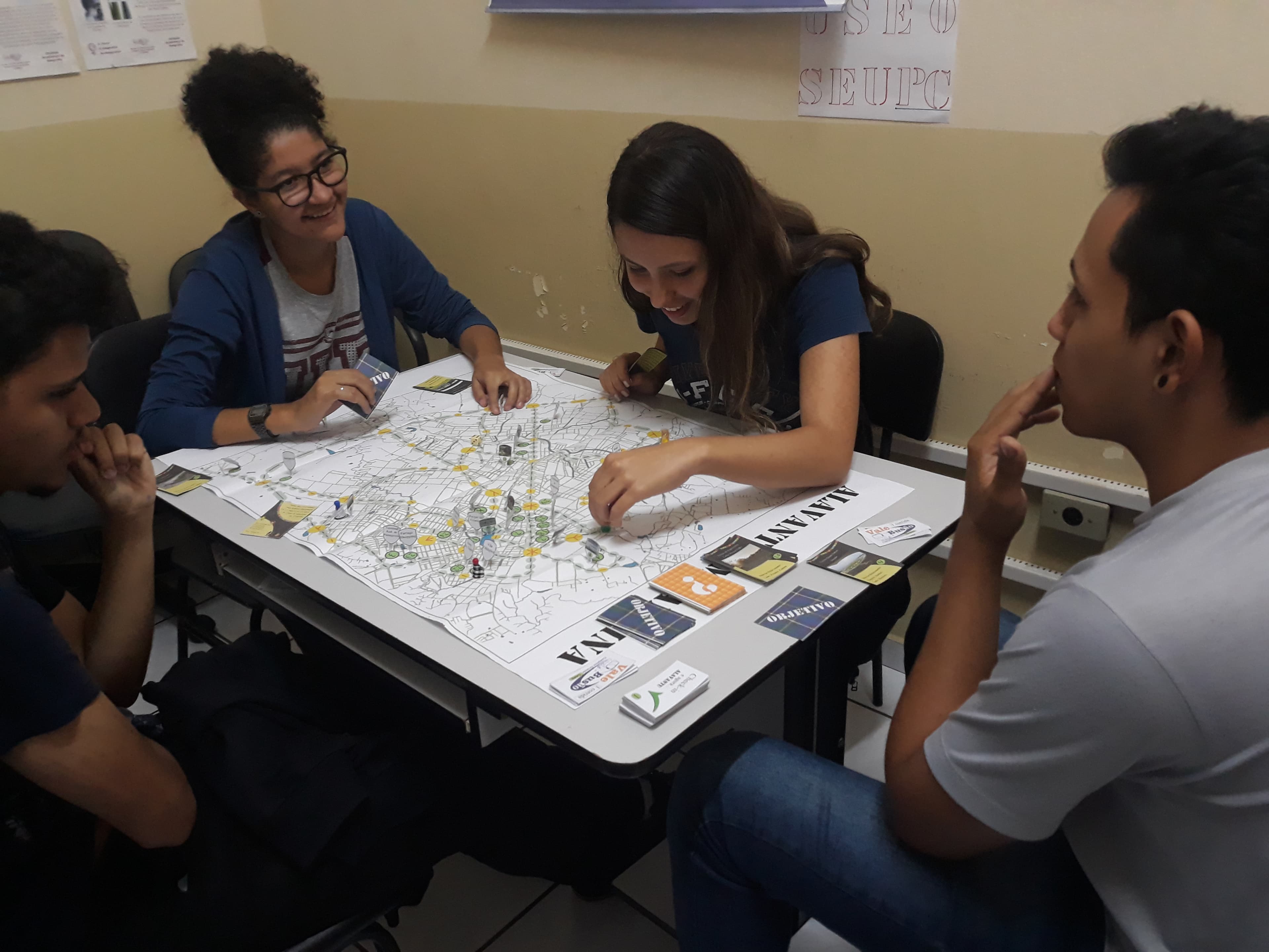 Teste de jogo do GeoJogos com estudantes